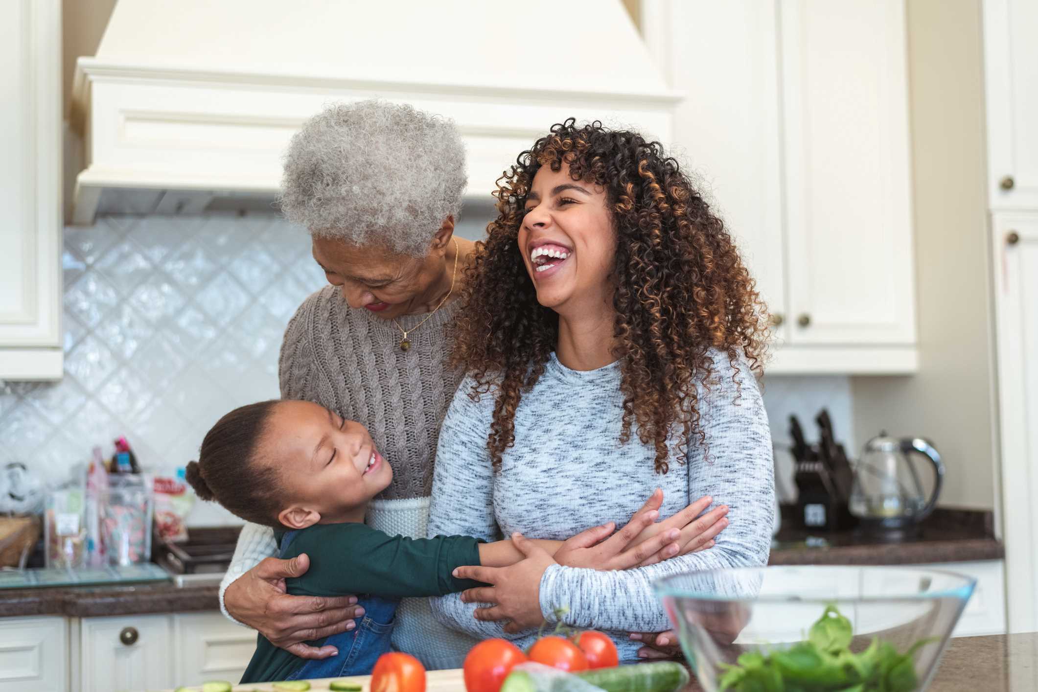 abuela, hija y nieta