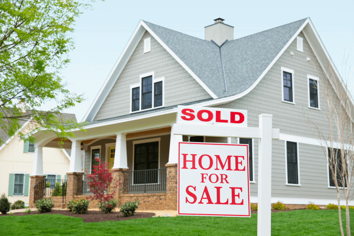 A house that has with a Sold, Home For Sale sign in the yard