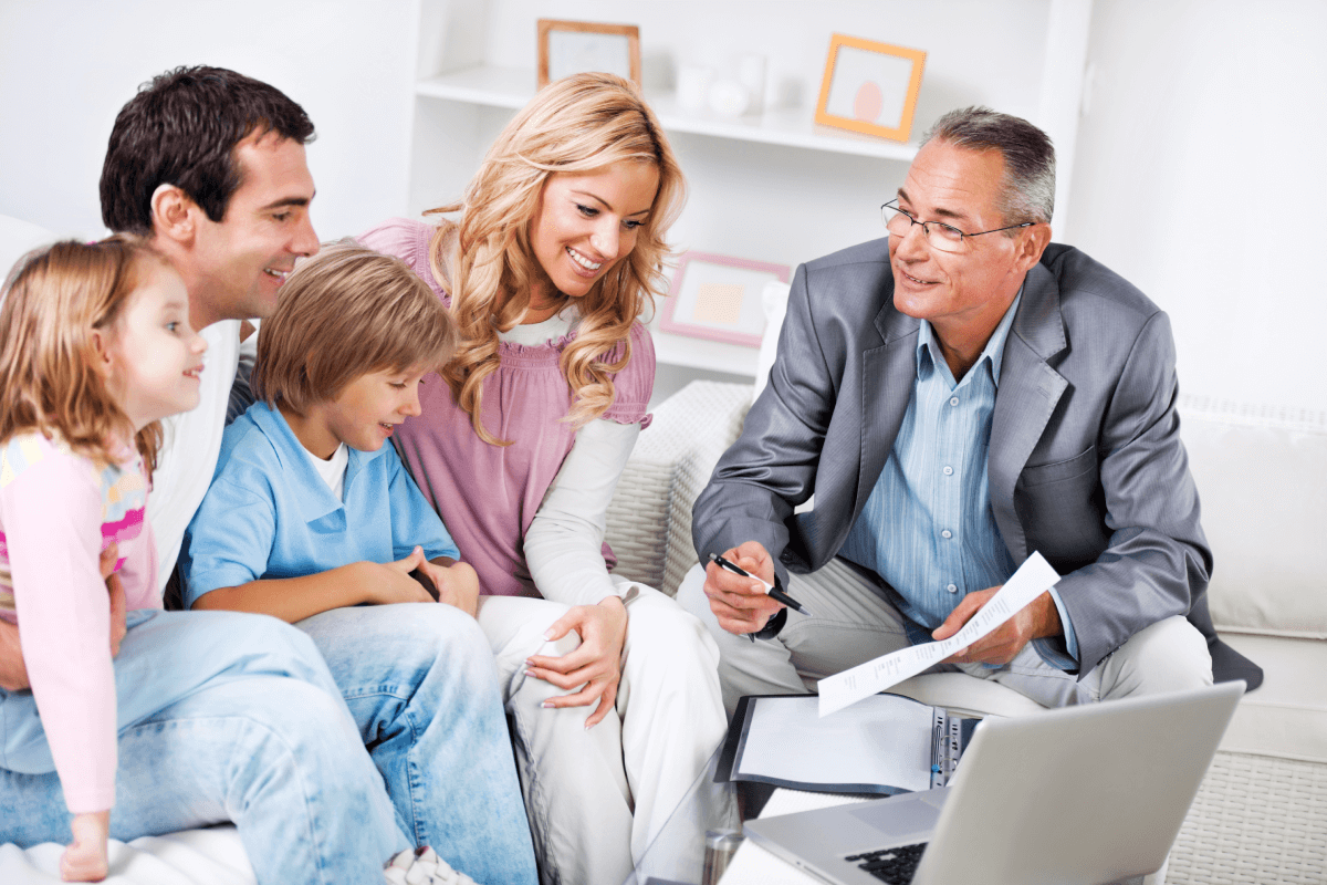 Familia creando un fideicomiso